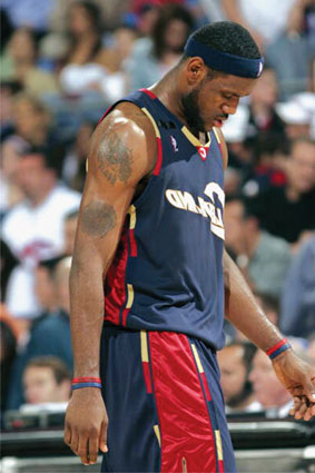 两点做得更 两点做得更